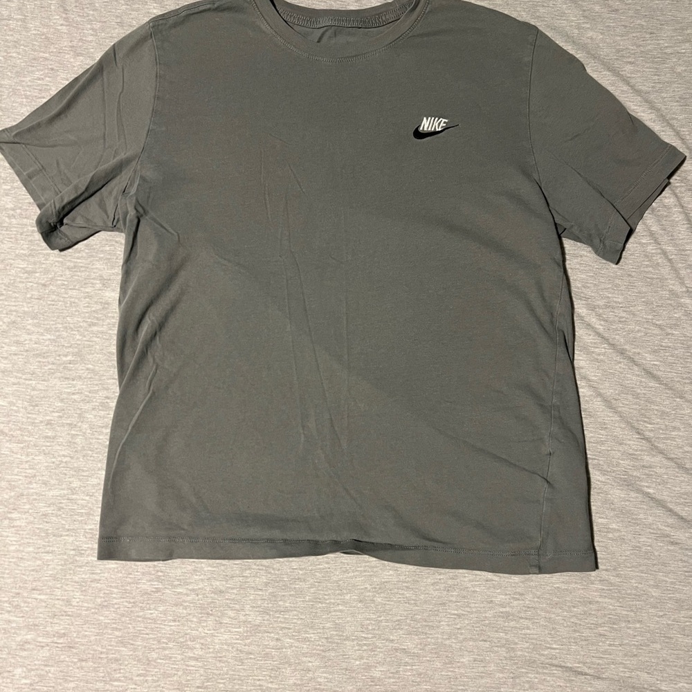 Nike Men's Grey Short Sleeve Tee